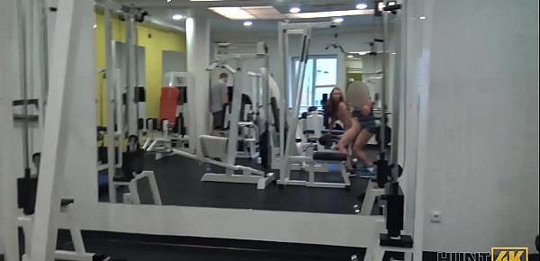 trendsHUNT4K. Cuckold for cash permits hunter to fuck his GF in the empty gym